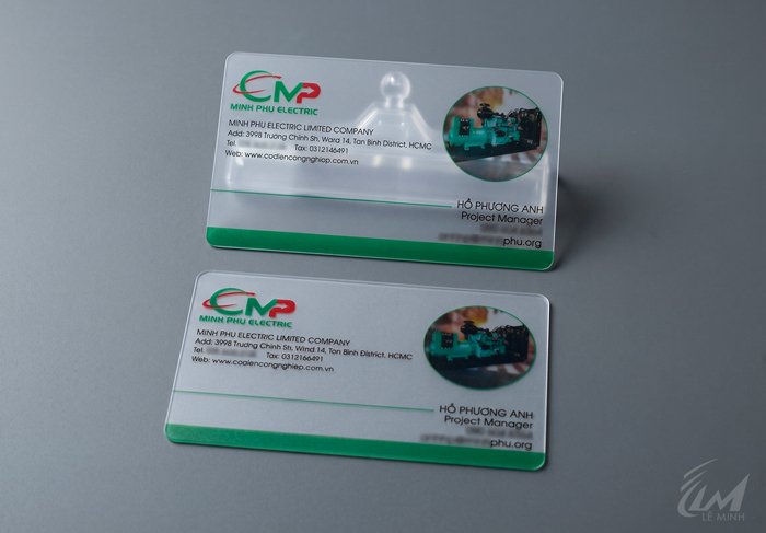 ​​name card nhựa trong suốt in theo yêu cầu