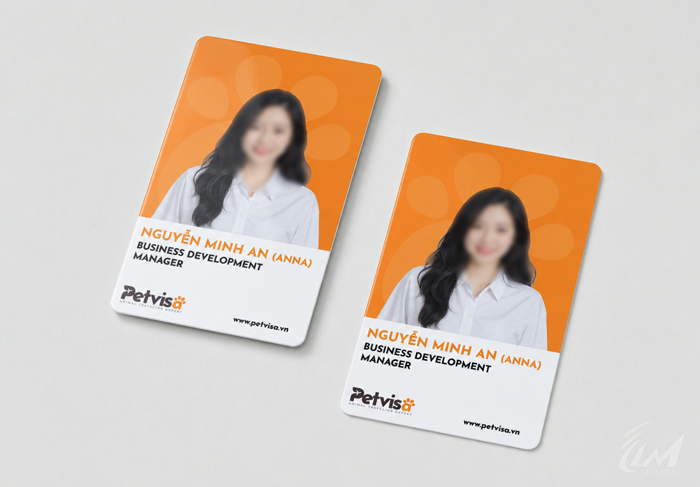 thẻ nhựa nhân viên công ty du lịch